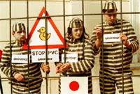 Protest p�ed japonskou ambas�dou v Praze