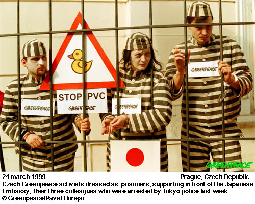 Protest ped japonskou ambasdou v Praze